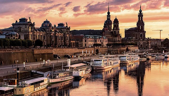 Sunset on Old Town in Dresden (c) Anita Demianowicz.jpg