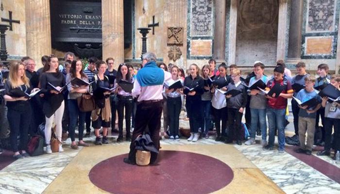 A informal sing at the Pantheon Rome