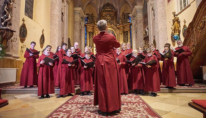 Exeter Cathedral choir in Trvana