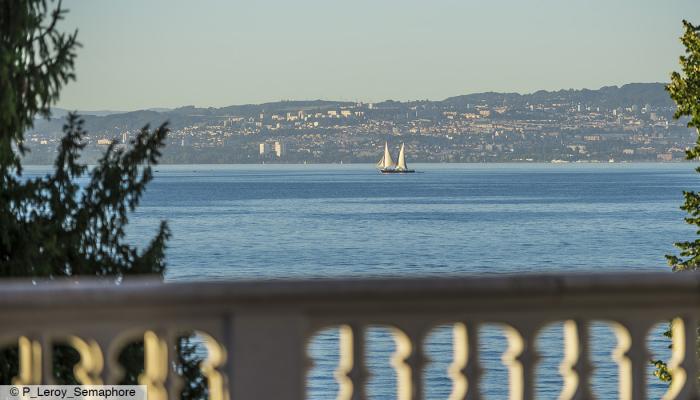 Main pic Evian Vue sur Lac Léman de jour par P_Leroy_Semaphore