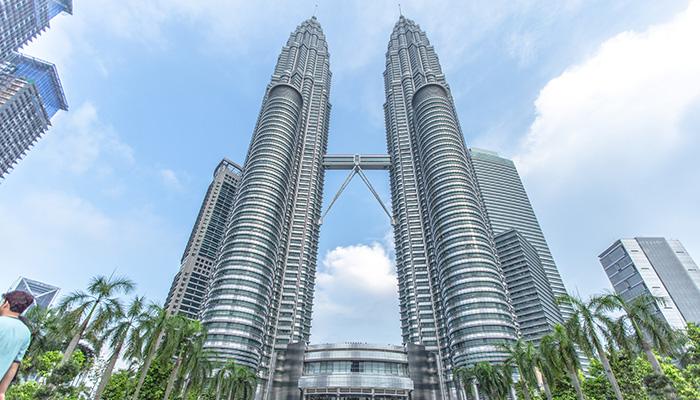 Petronas Towers (c) IQremix